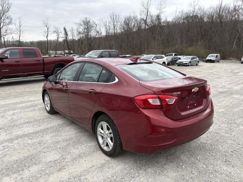 Used 2018 Chevrolet Cruze LT w/ Convenience Package image 4