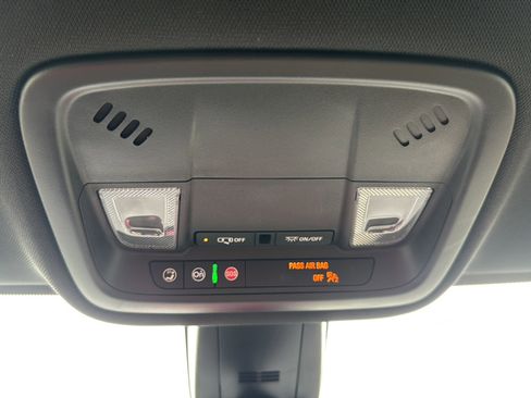 Used 2023 Chevrolet Traverse LS image 38