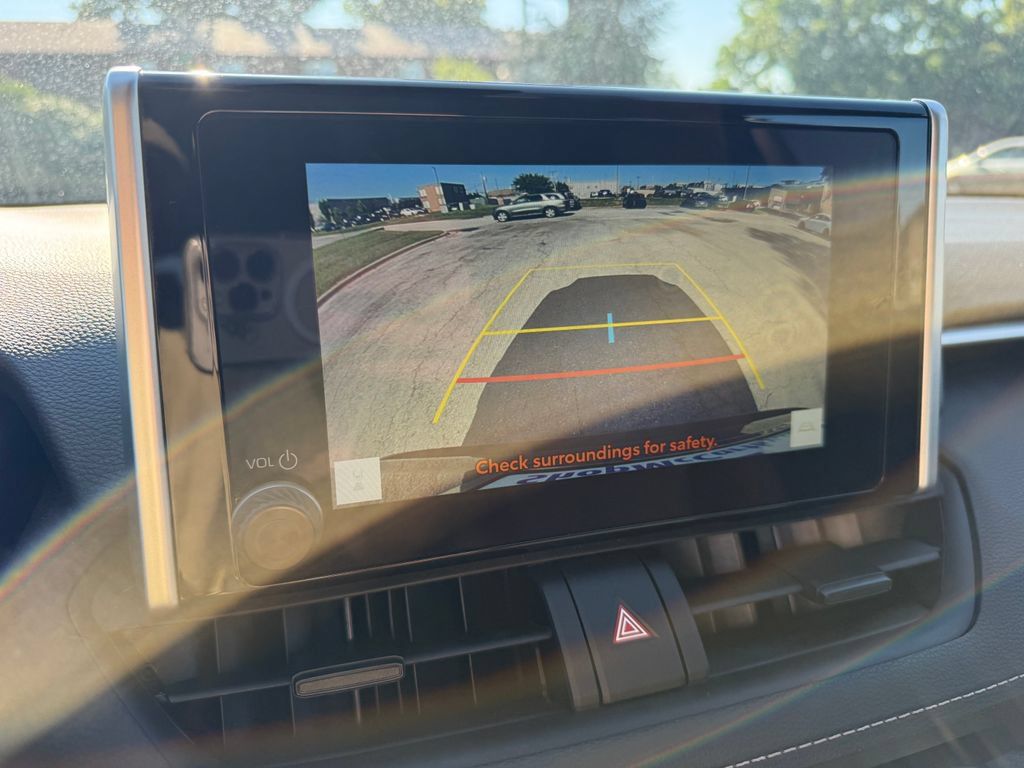 Used 2025 Toyota RAV4 XLE FWD image 5