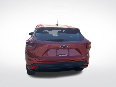 Used 2024 Chevrolet Trax RS w/ Sunroof Package FWD image 5