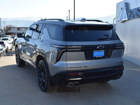 Used 2024 Chevrolet Traverse RS image 7