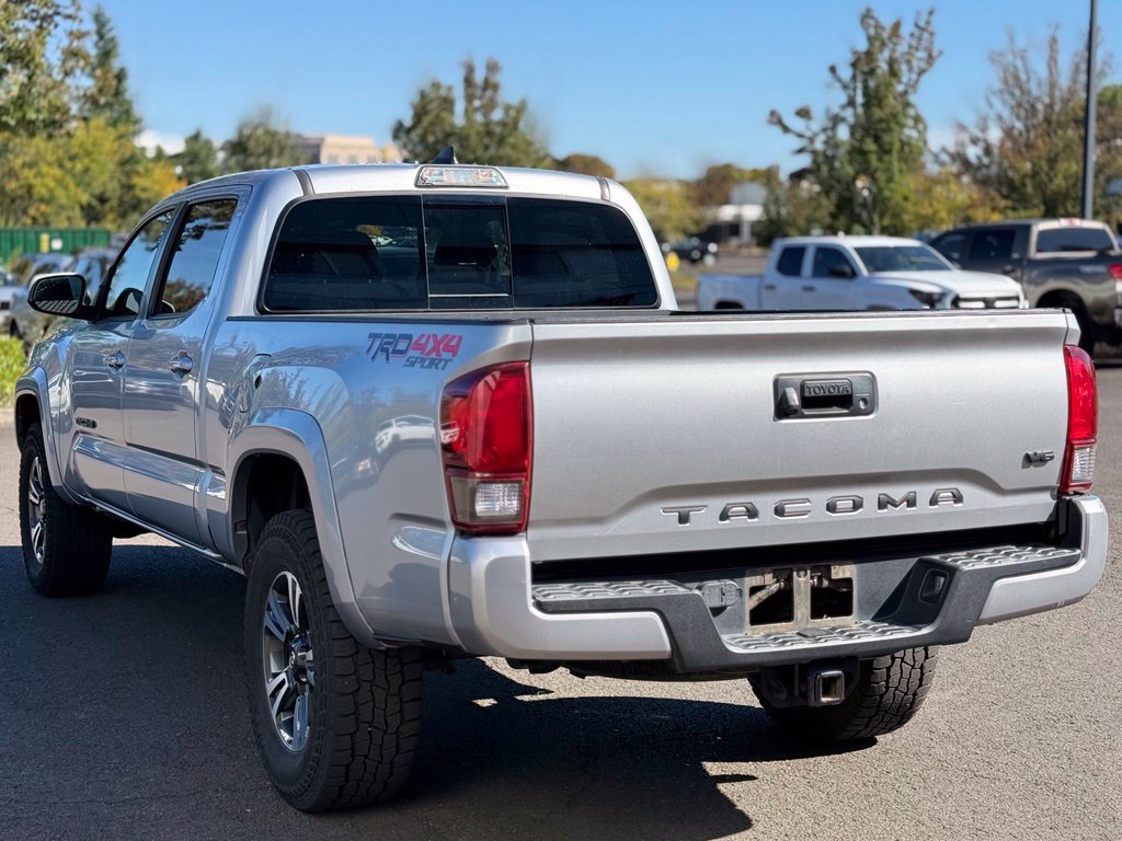 Used 2018 Toyota Tacoma TRD Sport AWD/4WD image 3