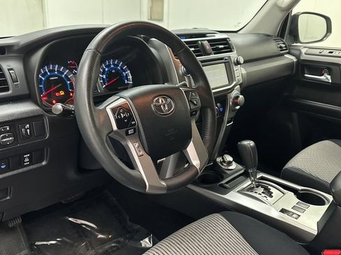 Used 2015 Toyota 4Runner SR5 AWD/4WD image 17