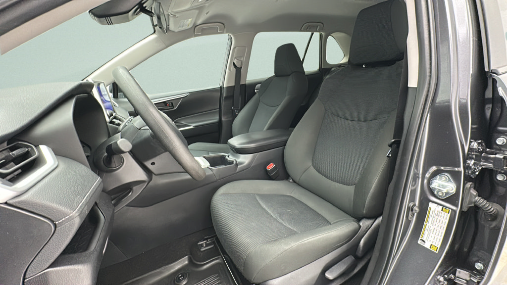 Used 2025 Toyota RAV4 LE AWD/4WD image 13