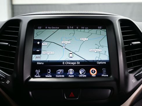 Used 2016 Jeep Cherokee Latitude w/ Comfort/Convenience Group AWD/4WD image 18