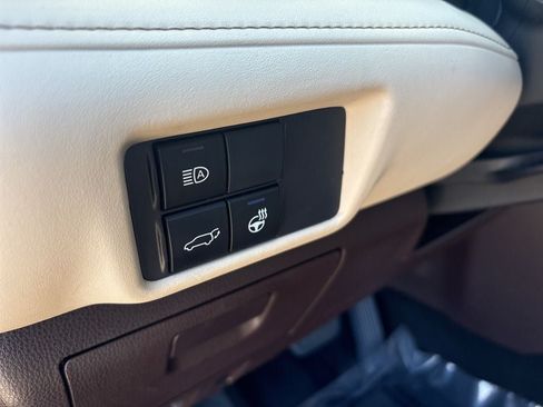 Used 2022 Toyota Highlander XLE AWD/4WD image 21