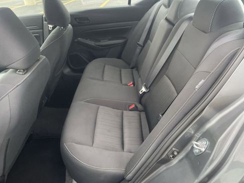 Used 2025 Nissan Altima 2.5 SV FWD image 29