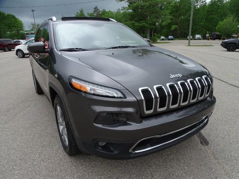 Used 2018 Jeep Cherokee 4WD Limited w/ Luxury Group w/ Luxury Group image 6