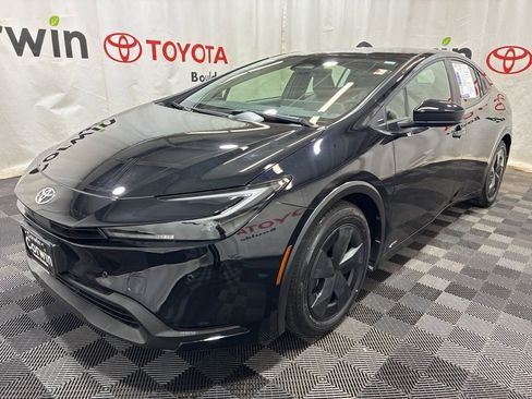 Used 2025 Toyota Prius LE AWD/4WD image 3