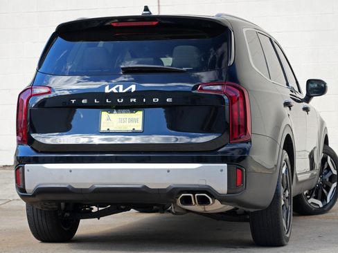 Used 2024 Kia Telluride S w/ S Sunroof Package FWD image 4