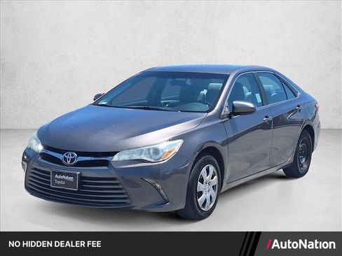 Used 2016 Toyota Camry LE FWD image 1