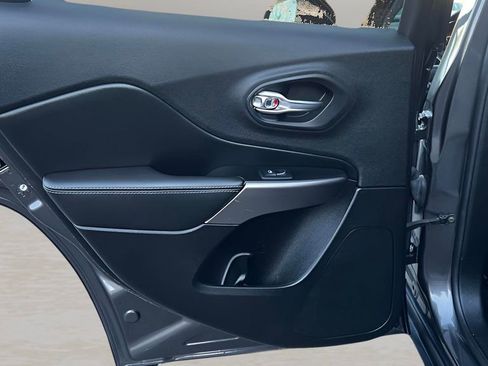 Used 2019 Jeep Cherokee Latitude Plus w/ Cold Weather Group image 33