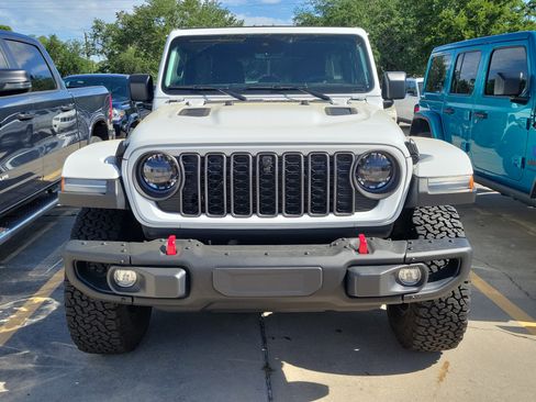 Used 2024 Jeep Wrangler Unlimited Rubicon image 2