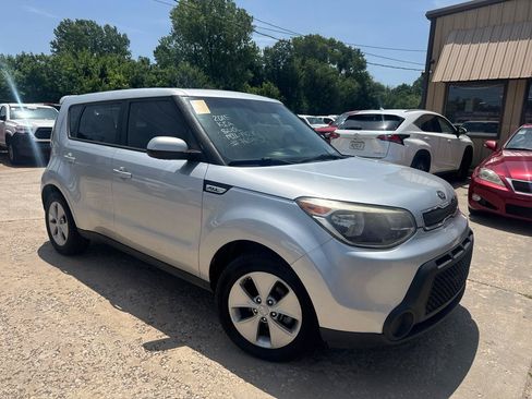 Used 2015 Kia Soul FWD image 3