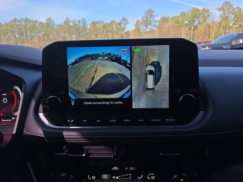 Used 2022 Nissan Rogue Platinum w/ Head-Up Display Package image 28