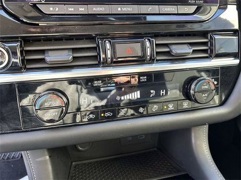 Used 2024 Nissan Pathfinder SV w/ Black Appearance Package image 21