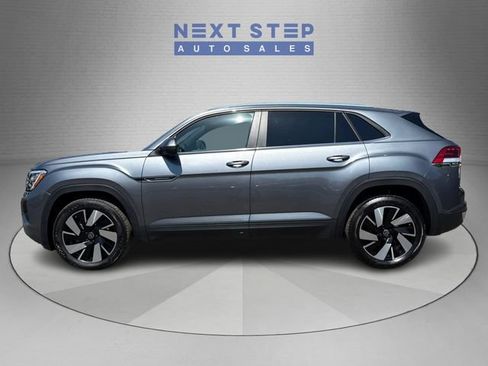 Used 2025 Volkswagen Atlas Cross Sport SE AWD/4WD image 4