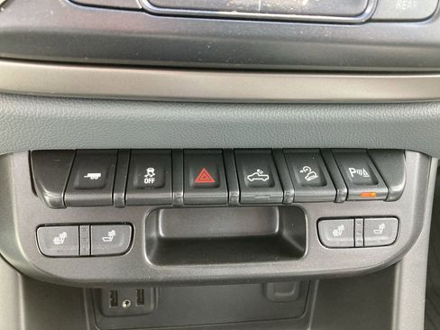 Used 2022 Chevrolet Colorado Z71 w/ Z71 Midnight Edition image 36