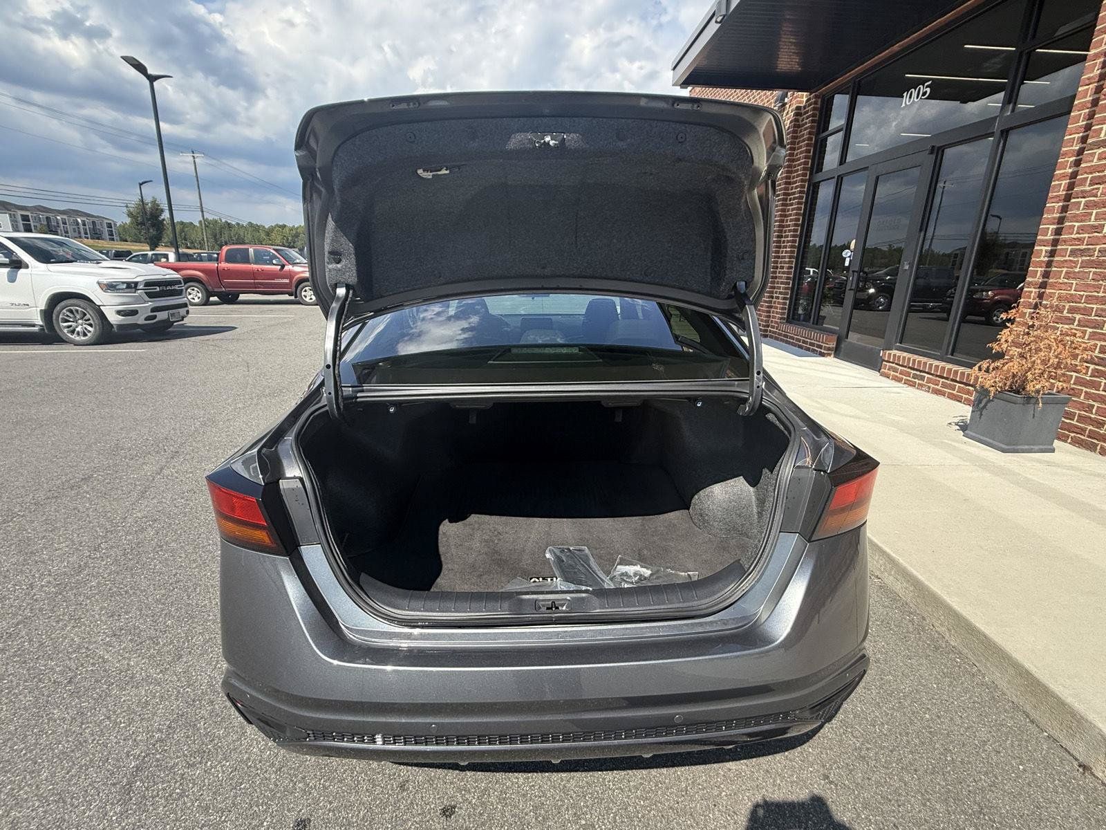 Used 2025 Nissan Altima 2.5 S FWD image 22