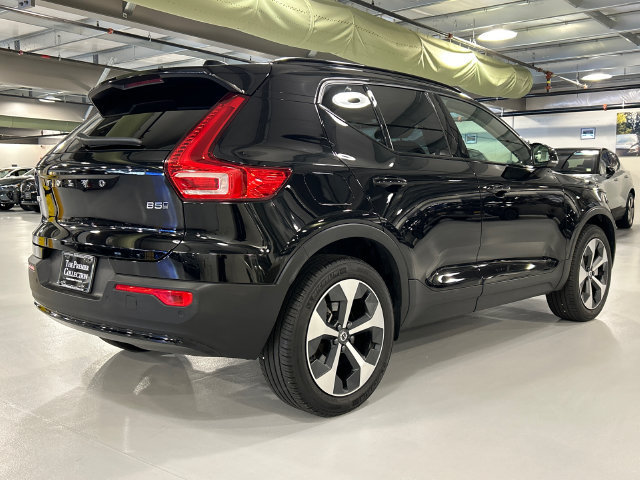 Used 2023 Volvo XC40 B5 Plus w/ Climate Package AWD/4WD image 2