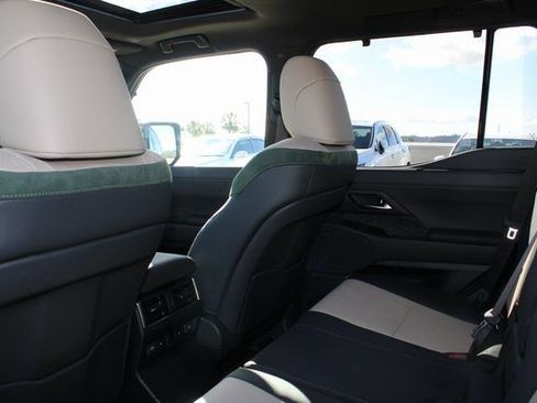 Certified 2025 Lexus GX 550 image 9