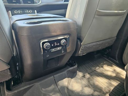 Used 2022 GMC Yukon SLT w/ SLT Premium Package RWD image 14