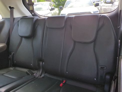 Used 2025 Kia Carnival FWD image 13
