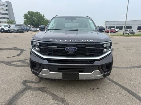 Certified 2025 Ford Expedition Max Platinum w/ Driver's Package AWD/4WD image 6