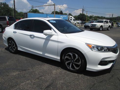 Used 2017 Honda Accord EX-L image 1