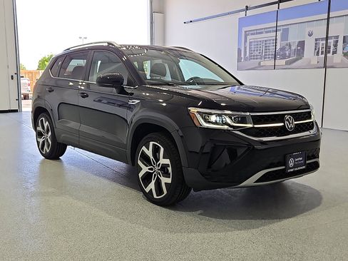 Certified 2023 Volkswagen Taos SEL AWD/4WD image 4