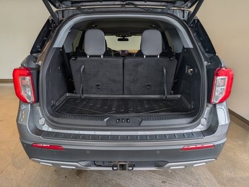 Used 2022 Ford Explorer XLT w/ Equipment Group 202A image 4