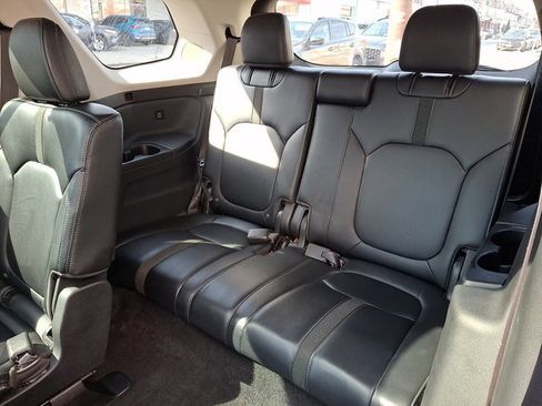 Used 2023 Honda Pilot Touring image 12