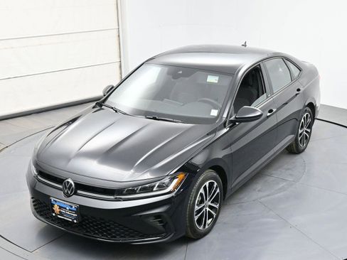 Certified 2025 Volkswagen Jetta Sport image 30