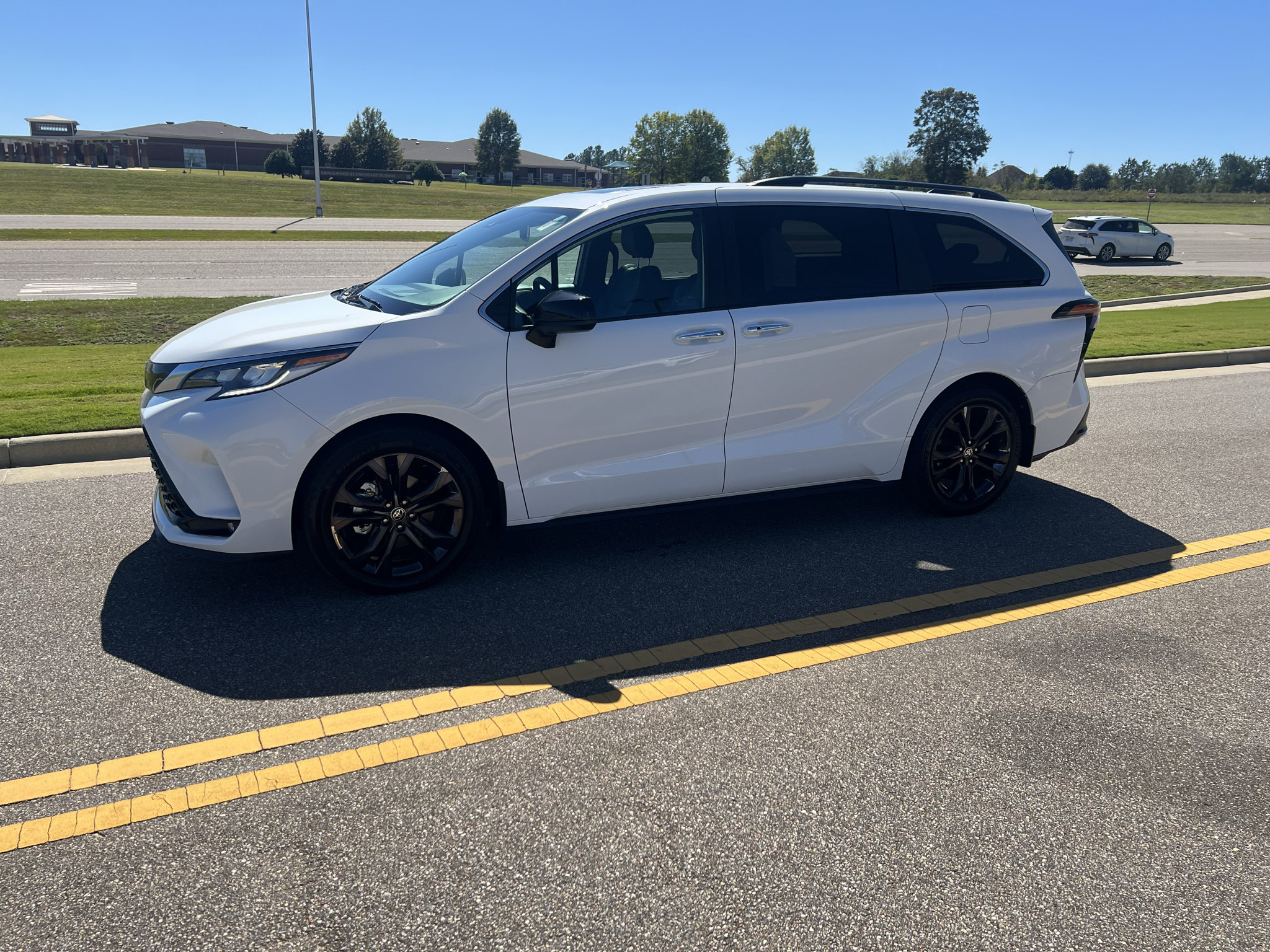 Used 2024 Toyota Sienna XSE w/ XSE Plus Package FWD image 10