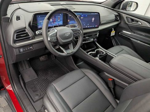 New 2026 Chevrolet Traverse LT image 2