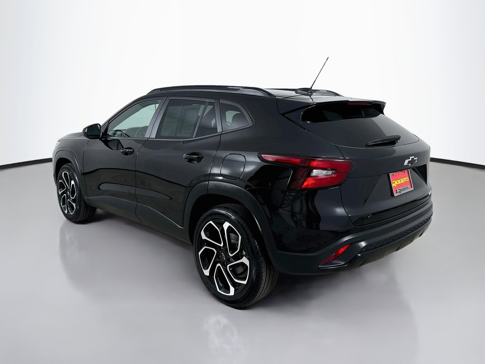 Used 2025 Chevrolet Trax RS w/ Sunroof Package FWD image 6
