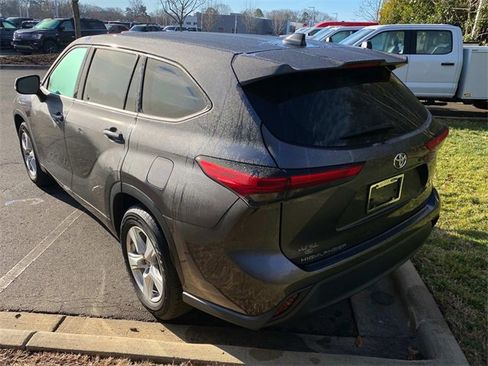 Used 2022 Toyota Highlander L image 29