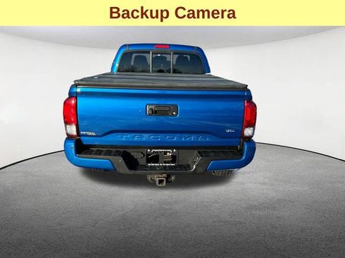 Used 2016 Toyota Tacoma TRD Sport image 9