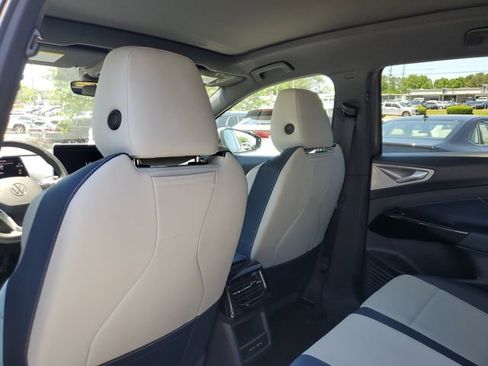 Certified 2025 Volkswagen ID.4 Pro S RWD image 11