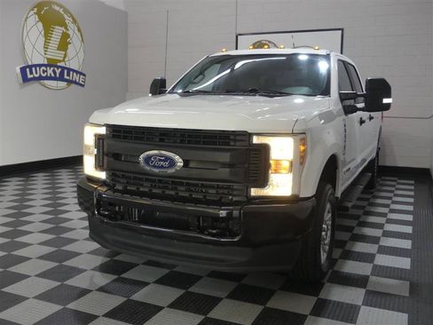 Used 2017 Ford F250 XL w/ Power Equipment Group AWD/4WD image 3