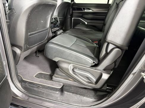 Used 2024 Jeep Wagoneer L Series II image 22