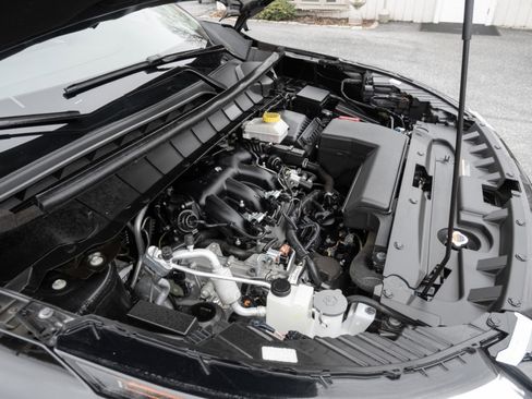 Used 2024 Nissan Pathfinder S image 36