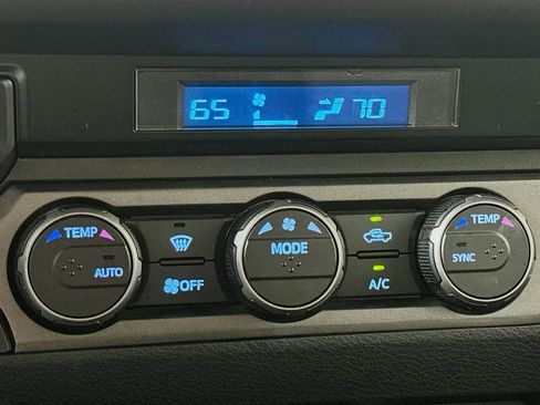 Used 2022 Toyota Tacoma TRD Off-Road w/ Technology Package image 16