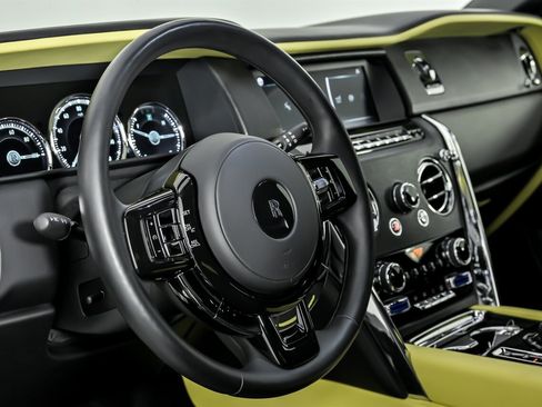 Used 2022 Rolls-Royce Cullinan w/ Dark Exterior Package image 25