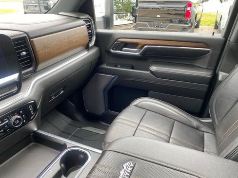 Used 2024 Chevrolet Silverado 2500 High Country w/ High Country Premium Package AWD/4WD image 15