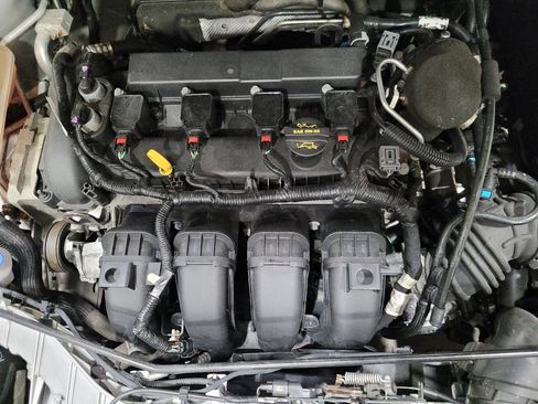 Used 2014 Ford Focus SE w/ Equipment Group 201A FWD image 30