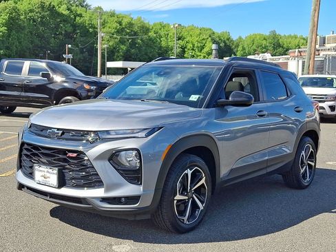 Used 2023 Chevrolet TrailBlazer RS w/ Sun and Liftgate Package AWD/4WD image 3