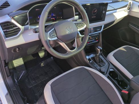New 2026 Volkswagen Taos SE AWD/4WD image 9