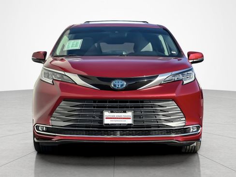 Certified 2021 Toyota Sienna Limited image 8