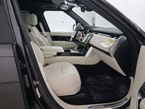 New 2026 Land Rover Range Rover SE image 32